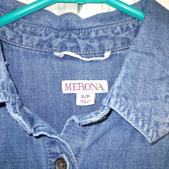 Merona Women’s Small Chambray Button Up Shirt - Picture 2 of 3